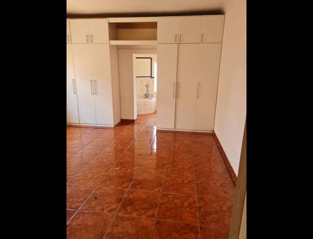 2 BEDROOM PROPERTY TO RENT IN ROODEPOORT CENTRAL